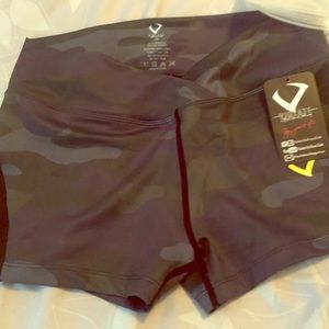 Violate the dress code camo shorts size medium NWT
